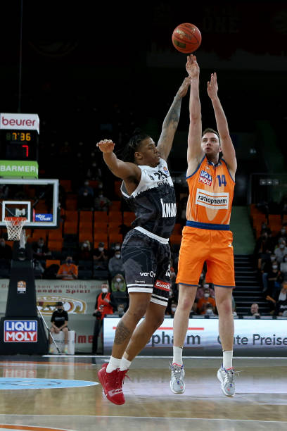 更展示了她 更展示了她