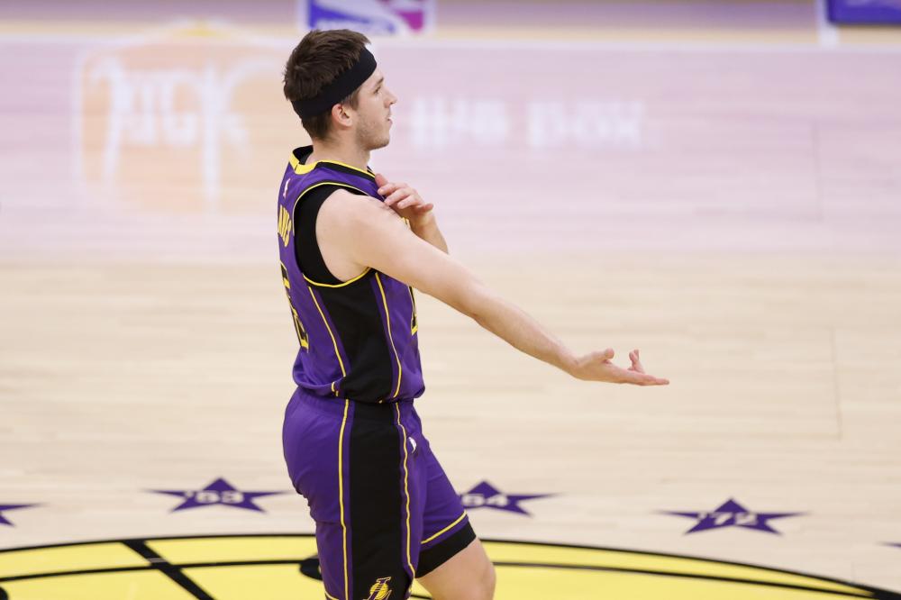 已让队友们 已让队友们